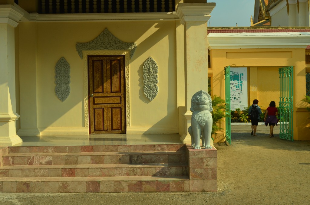 On the way from the Palace to the Silver Pagoda.